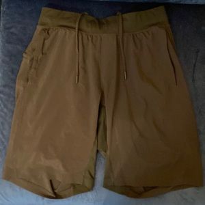 Lululemon Men’s Lined Black Athletic shorts